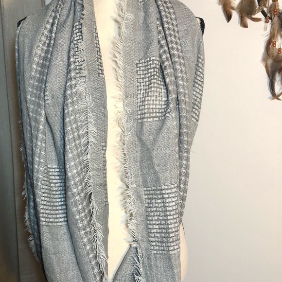 Target forever gray /white scarf - Picture 2 of 8